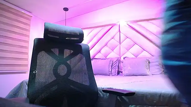 luxurycoupl online show from September 10, 2025, 5:06 am