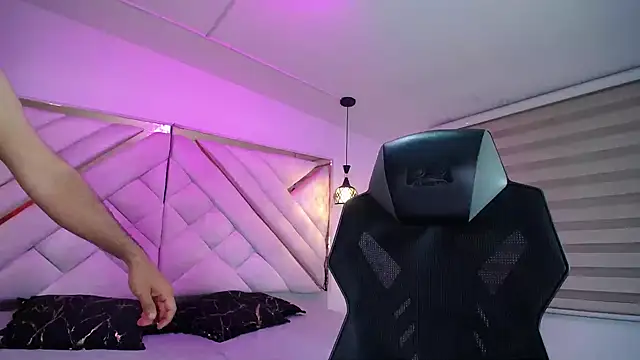 luxurycoupl online show from October 25, 2025, 3:28 am