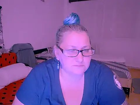 Marryllunax online show from November 27, 2025, 10:10 pm