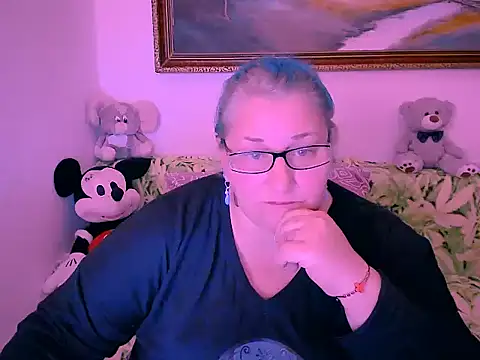 Marryllunax online show from October 30, 2025, 3:31 pm