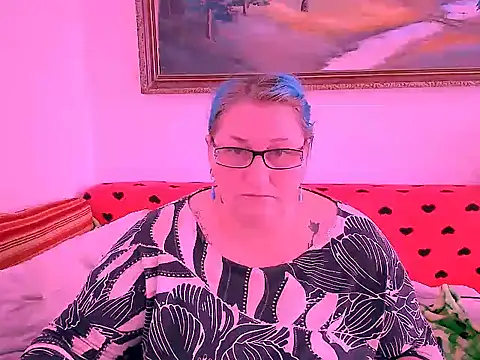 Marryllunax online show from October 15, 2025, 8:33 am