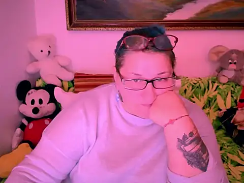 Marryllunax online show from October 13, 2025, 5:58 pm