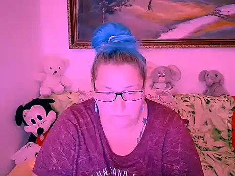 Marryllunax online show from October 18, 2025, 7:27 pm