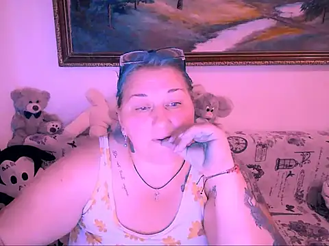 Marryllunax online show from September 19, 2025, 7:29 pm