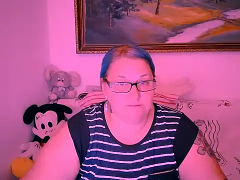 Marryllunax online show from September 13, 2025, 7:25 pm