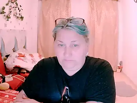 Marryllunax online show from May 9, 2026, 7:50 pm
