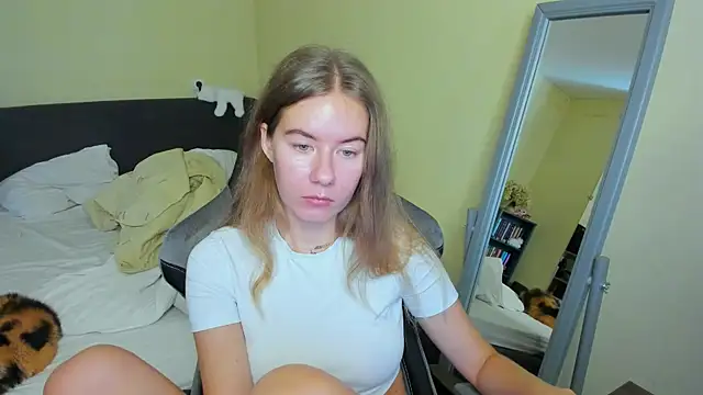 EmilyPaw online show from September 27, 2025, 8:53 am