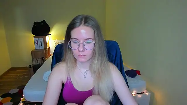 EmilyPaw online show from February 13, 2025, 6:26 pm