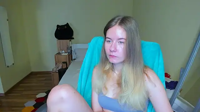 EmilyPaw online show from March 5, 2025, 7:05 am