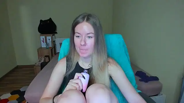 EmilyPaw online show from February 23, 2025, 8:28 am