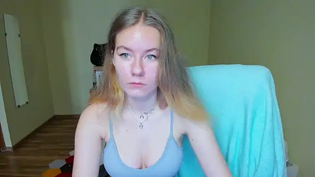 EmilyPaw online show from March 9, 2025, 8:18 am