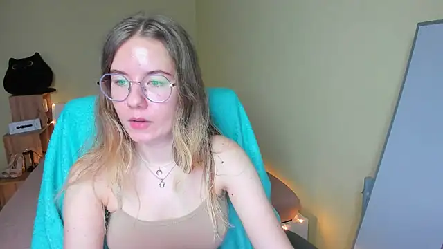 EmilyPaw online show from February 4, 2025, 9:38 am