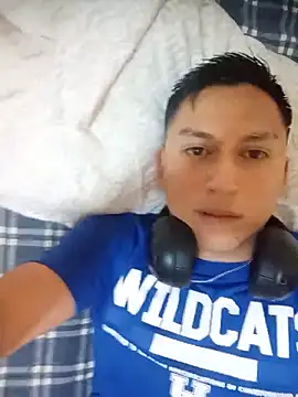 Snapshot of LuisMex1998 chatting on May 31, 2026, 1:44 am LuisMex1998 online show from May 31, 2026, 1:44 am