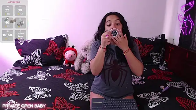 Tina 4 Charlie online show from October 25, 2025, 2:28 pm