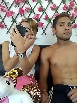 hot couple25 online show from January 21, 2025, 7:28 pm