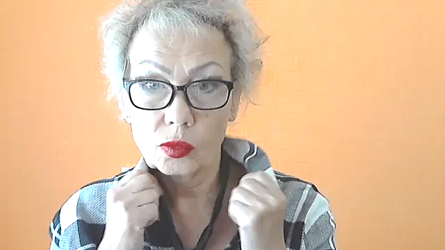 NessyJenixs online show from September 28, 2025, 6:31 am