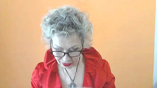 NessyJenixs online show from April 25, 2026, 6:38 am