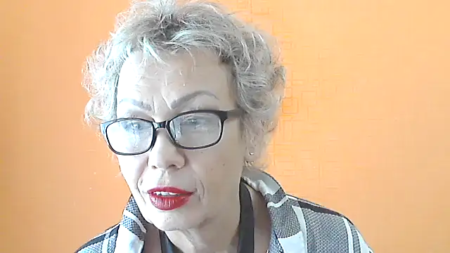 NessyJenixs online show from October 7, 2025, 7:20 am