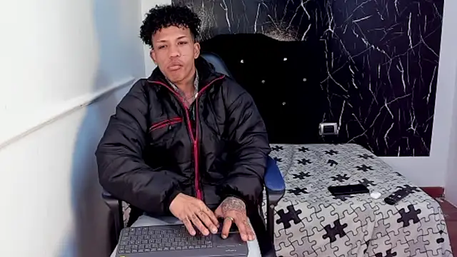 carlos alber12 online show from November 3, 2025, 2:42 pm