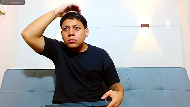 Tylerdrdn online show from November 23, 2025, 2:27 pm