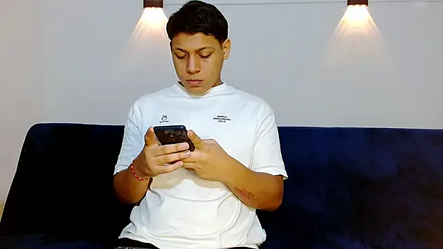 Tylerdrdn online show from November 19, 2025, 3:56 pm