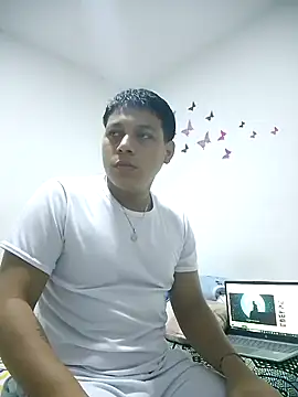 Tylerdrdn online show from October 15, 2025, 7:11 pm