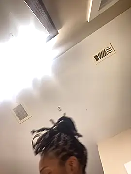 theprettysoles online show from December 4, 2025, 3:44 pm