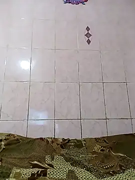 Laura Kiss online show from October 10, 2025, 12:17 pm