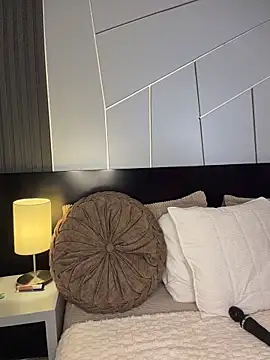 fiorella paris online show from April 14, 2026, 9:31 pm