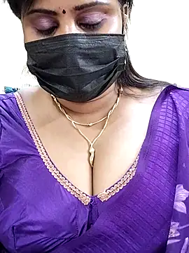 Queenflowerr online show from March 2, 2025, 9:30 pm