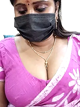 Queenflowerr online show from February 14, 2025, 10:14 pm