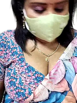 Queenflowerr online show from October 27, 2025, 7:20 am