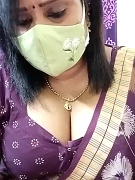 Queenflowerr online show from October 16, 2025, 7:22 pm