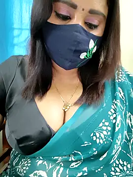 Queenflowerr online show from April 30, 2026, 7:26 am