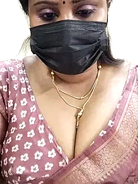 Queenflowerr online show from February 26, 2025, 7:42 pm