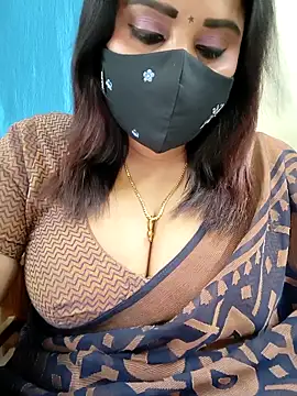 Queenflowerr online show from May 10, 2026, 5:04 pm