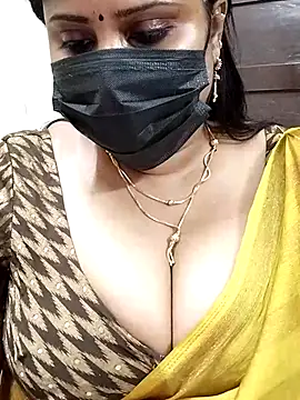 Queenflowerr online show from March 4, 2025, 10:35 am