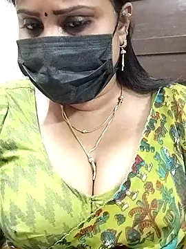 Queenflowerr online show from February 21, 2025, 1:55 pm