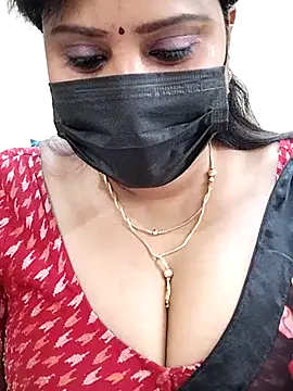 Queenflowerr online show from March 6, 2025, 2:30 am