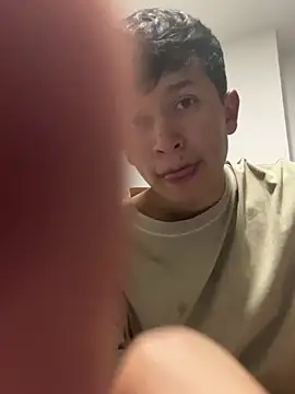 Snapshot of sebaxx8_ chatting on February 28, 2025, 12:32 am sebaxx8 online show from February 28, 2025, 12:32 am