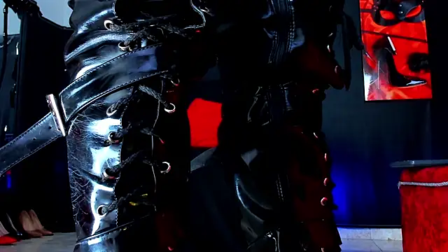 KaramStone online show from November 27, 2025, 7:14 pm