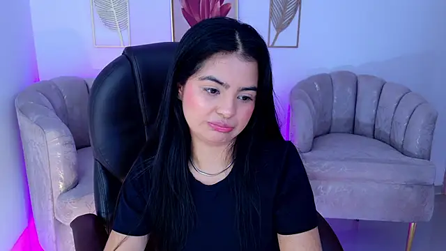 Snapshot of Layla_Breezee chatting on April 29, 2026, 5:30 pm Layla Breezee online show from April 29, 2026, 5:30 pm