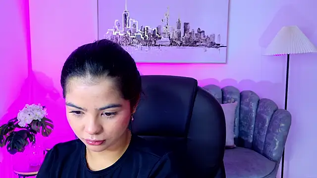 Snapshot of Layla_Breezee chatting on May 10, 2026, 11:25 am Layla Breezee online show from May 10, 2026, 11:25 am