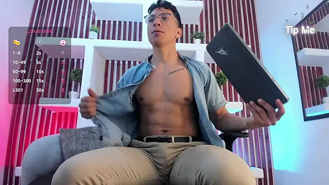 ApoloCruz online show from September 15, 2025, 4:35 am