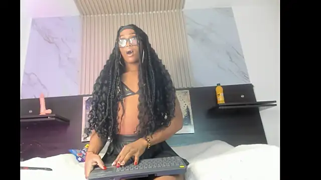 nahomy james25 online show from September 26, 2025, 12:17 am