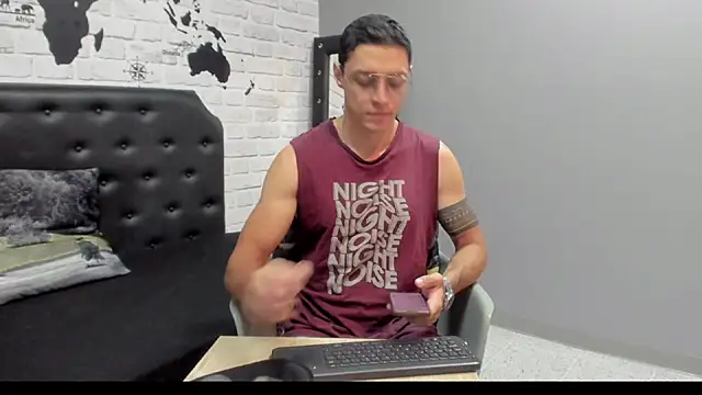 Snapshot of Frank_Millers chatting on November 11, 2025, 8:36 pm Frank Millers online show from November 11, 2025, 8:36 pm