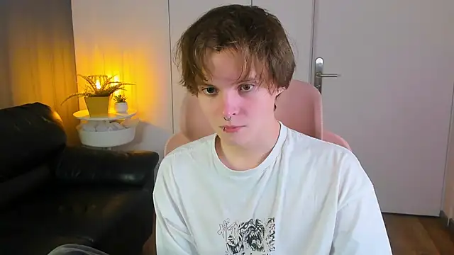 DemianEnglen online show from April 7, 2026, 1:35 pm