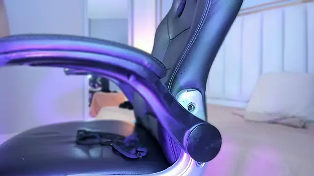 Raven jade  online show from September 9, 2025, 3:49 am