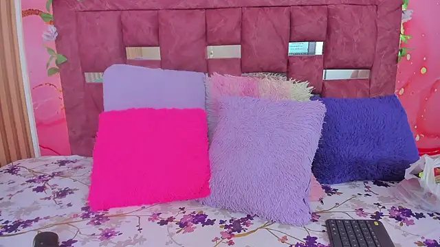 scarlett  evans  online show from March 28, 2026, 6:20 pm