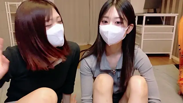 NA-KAREN-V8 online show from May 25, 2026, 1:32 pm